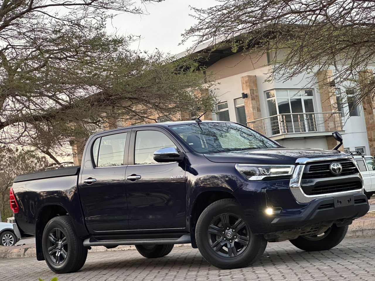 TOYOTA HILUX DOUBLE CABIN
